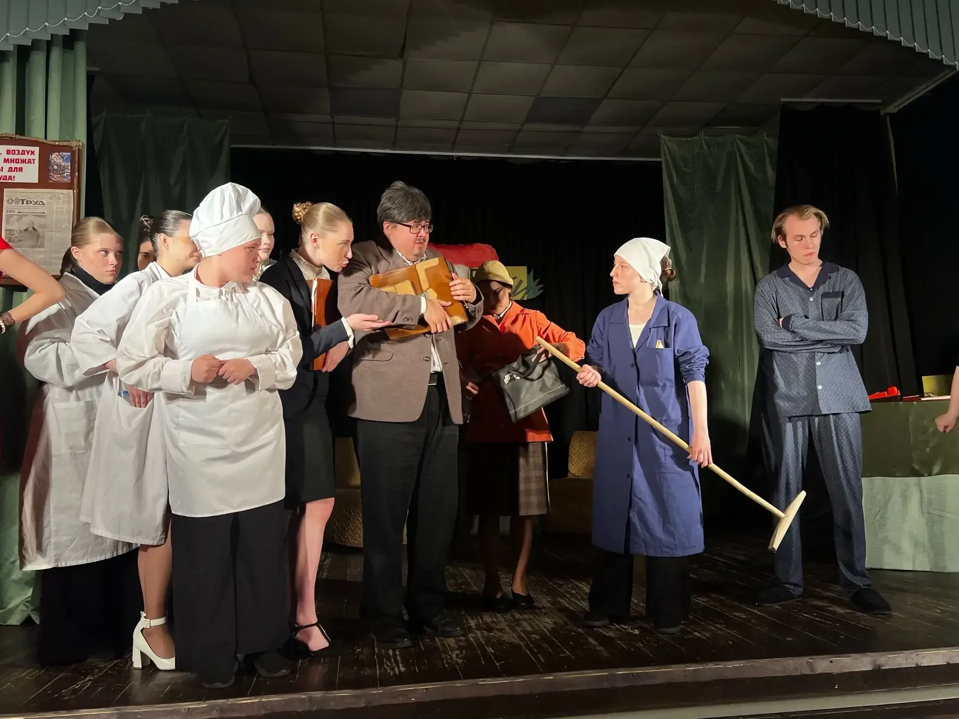 ДЕНЬ ОТДЫХА🎭  В театральной студии «Шум за сценой» состоялся спектакль «День отдыха» по одноименной 