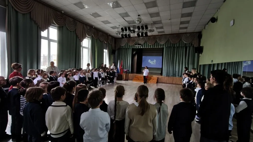 Сегодня в нашей школе состоялась торжественная церемония посвящения первоклассников в ряды «Орлят Ро