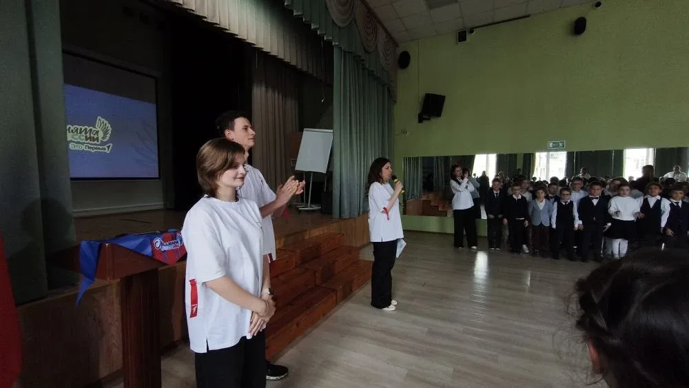 Сегодня в нашей школе состоялась торжественная церемония посвящения первоклассников в ряды «Орлят Ро