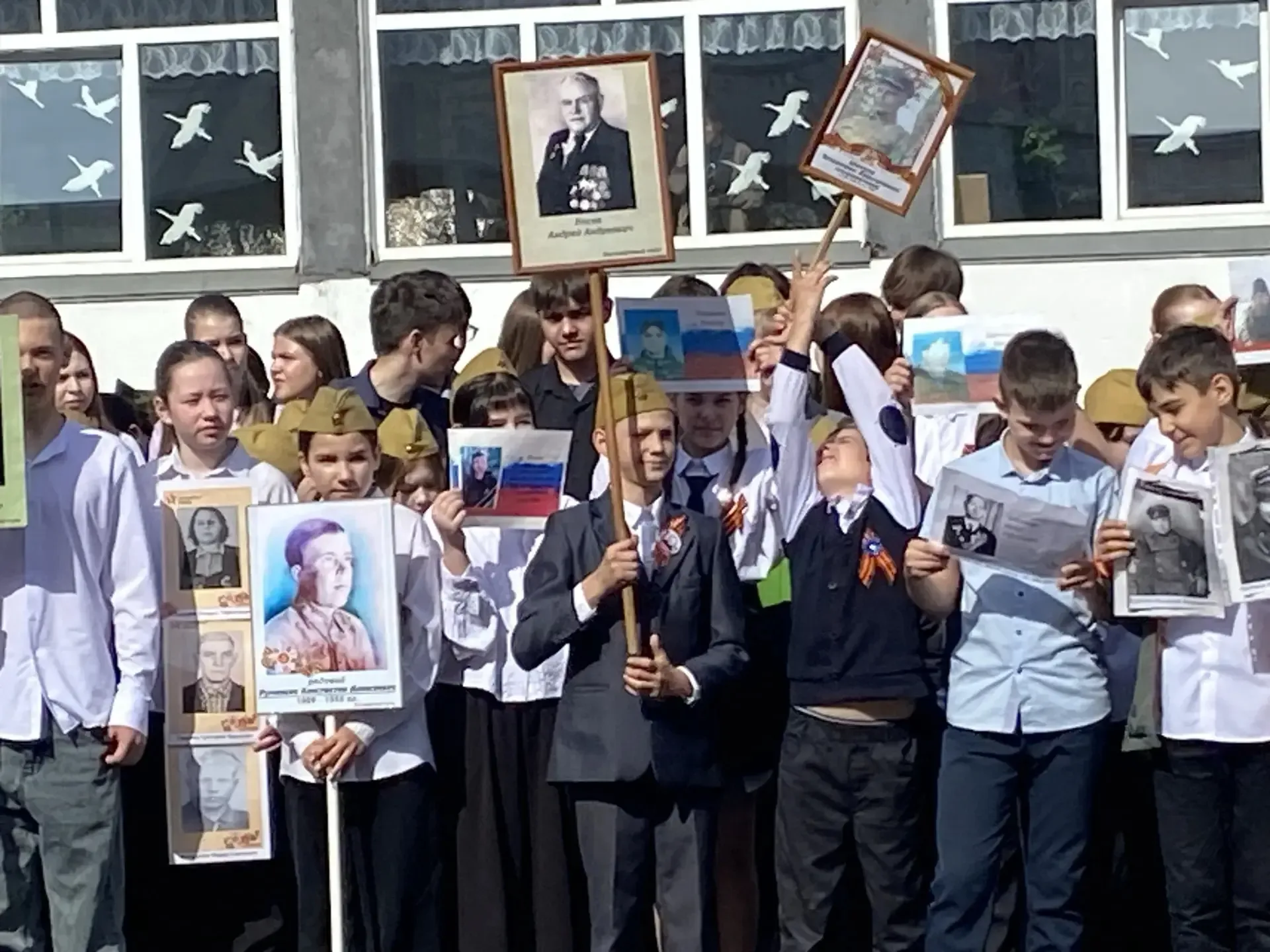 🎗8 мая в школе прошла торжественная линейка, посвященная 81 годовщине Великой Победы, под руководств