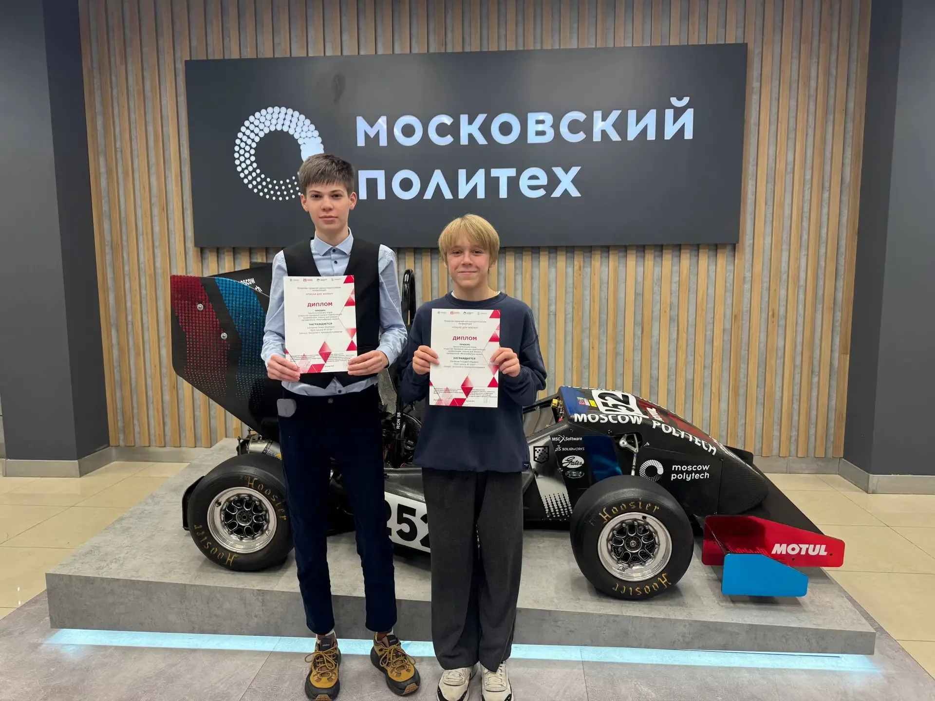 Гордость нашей школы: новые победы в науке и медиа!🏆  Наши ученики достойно представили школу сразу 