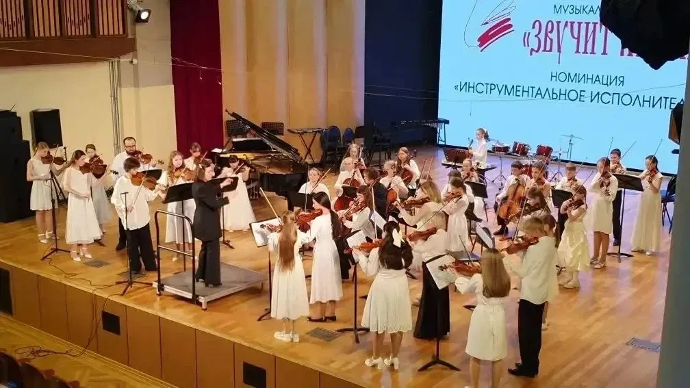 Музыкальные победы 🎵   🎶 Ученик 5 класса "Л" Корнеев Игорь с 25 апреля по 1 мая в составе оркестра "