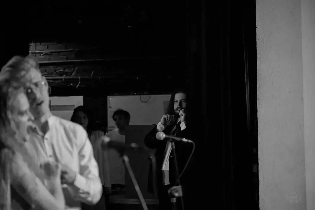 Слёзы, музыка, время. «Все вместе победили!» 🎭   Они не воевали с оружием в руках, но война жила в и