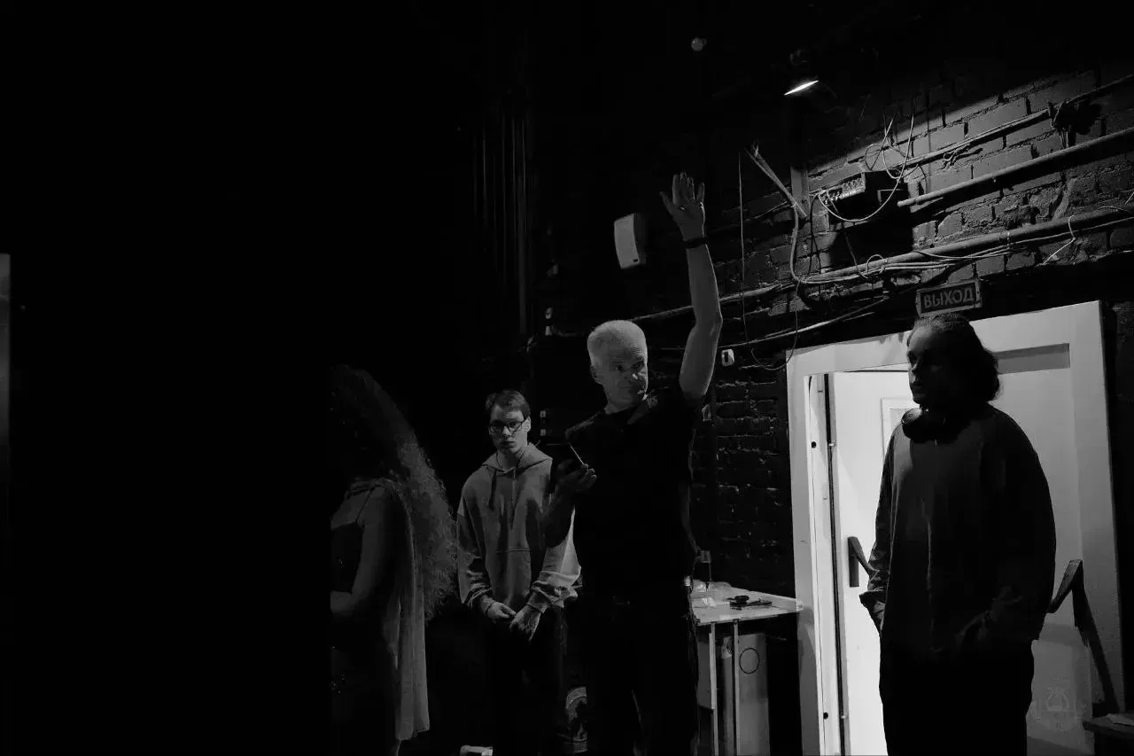 Слёзы, музыка, время. «Все вместе победили!» 🎭   Они не воевали с оружием в руках, но война жила в и