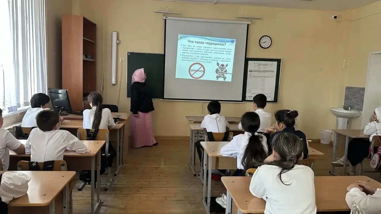 В школе прошли классные часы на тему : "Вместе против  терроризма и экстремизма" #Антитеррор #Неттер