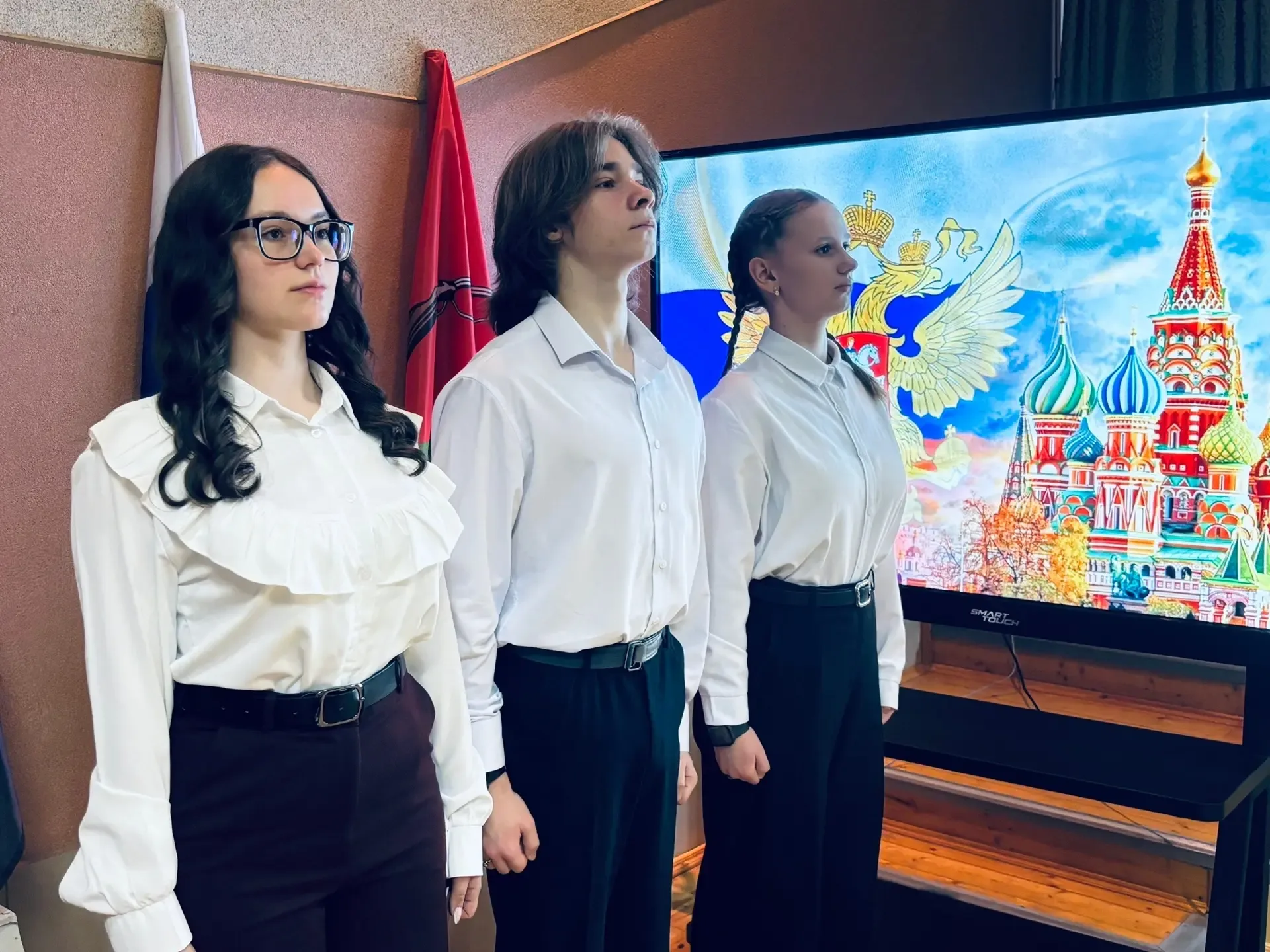 🇷🇺18 мая в МБОУ «СОШ №34» состоялась традиционная церемония выноса Государственного флага Российской