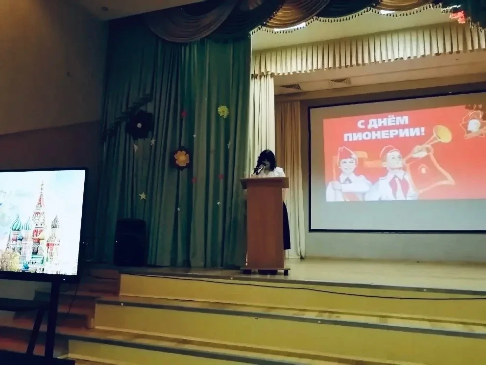 🇷🇺18 мая в МБОУ «СОШ №34» состоялась традиционная церемония выноса Государственного флага Российской