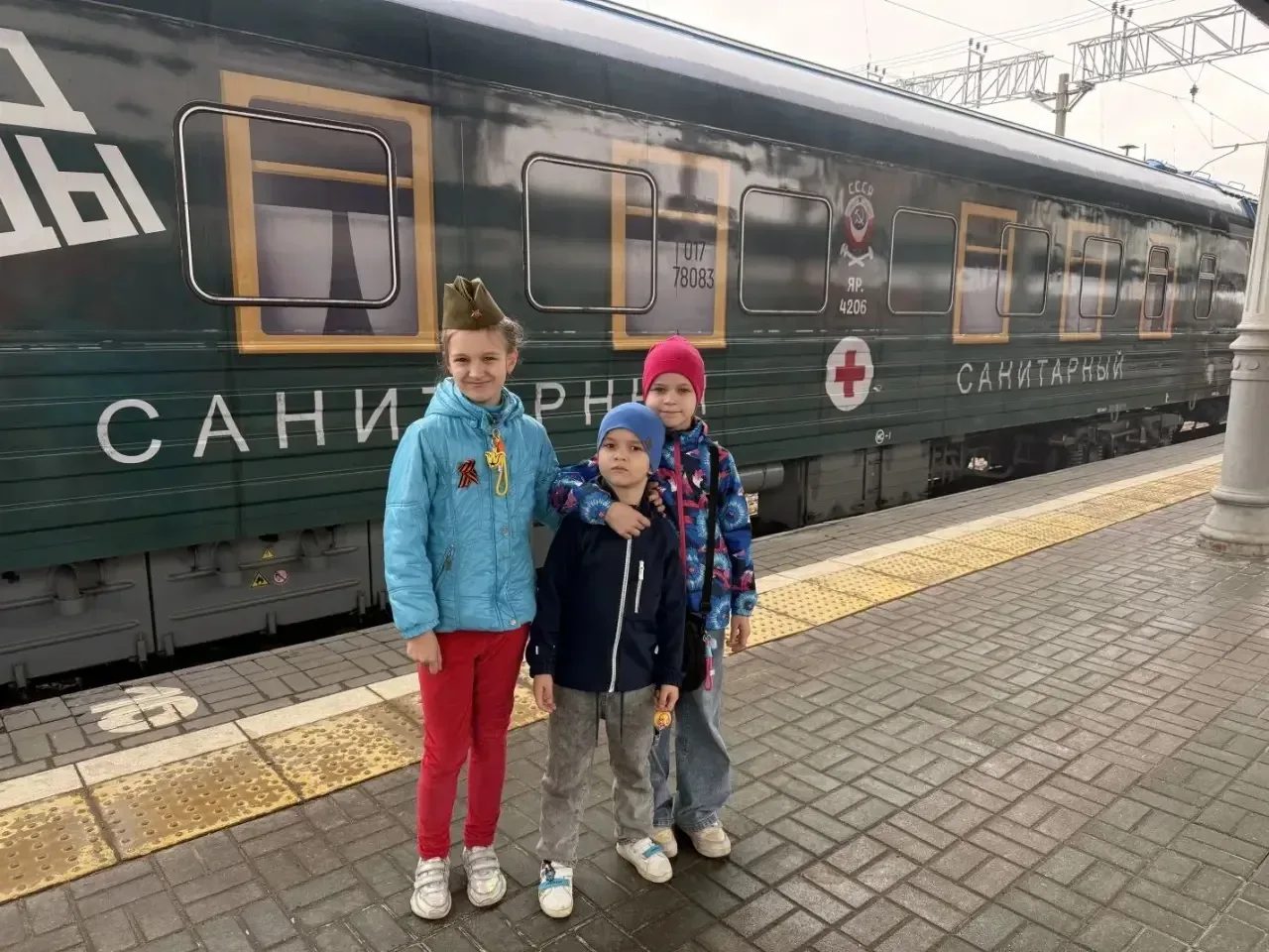 В праздничные выходные ученицы нашего лицея Марина Ф. (3 "г" , кл.рук. Гольцева О.Н.),  её брат и Ка