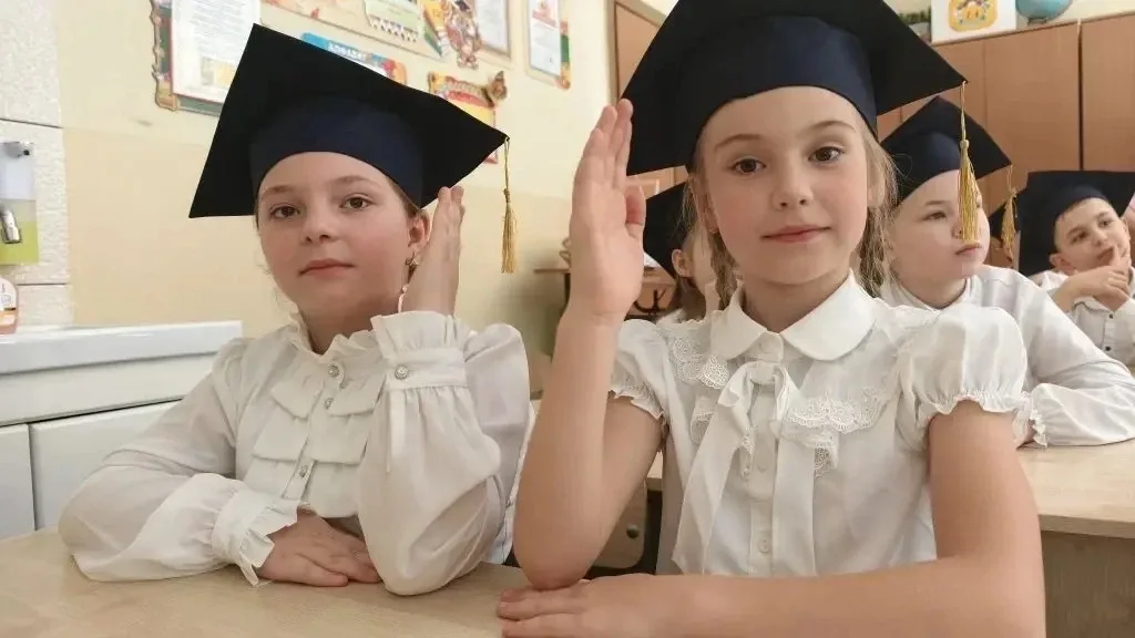 Сегодня в 1А классе прошёл замечательный классный час по подведению итогов нашего первого года учебы