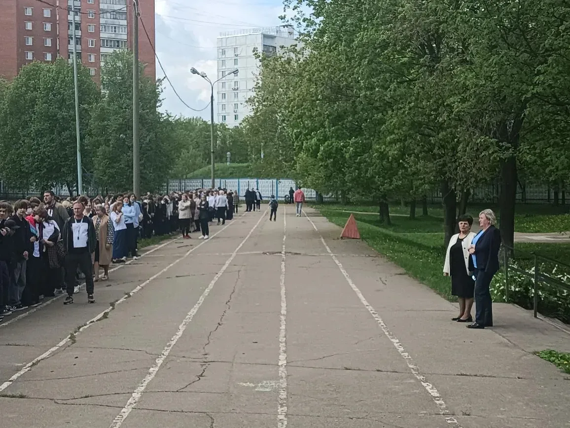 Сегодня в лицее была проведена плановая тренировка по эвакуации при чрезвычайных ситуациях. Наши дет