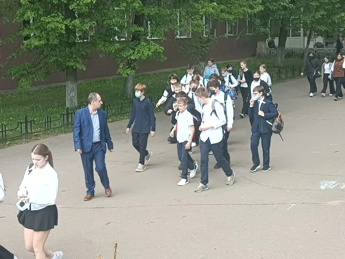 Сегодня в лицее была проведена плановая тренировка по эвакуации при чрезвычайных ситуациях. Наши дет
