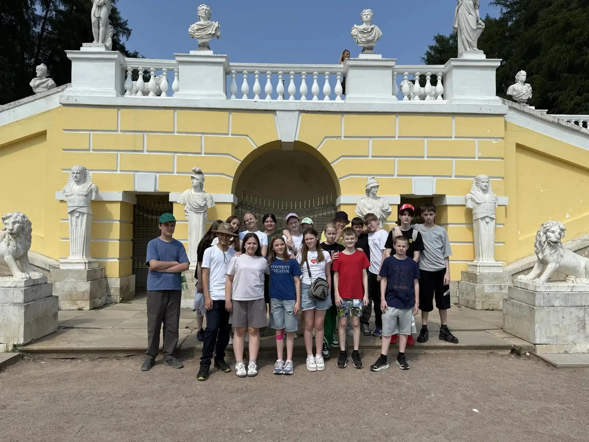 Ярким окончанием учебного года для 6-А класса стала экскурсия в императорскую  усадьбу Архангельское