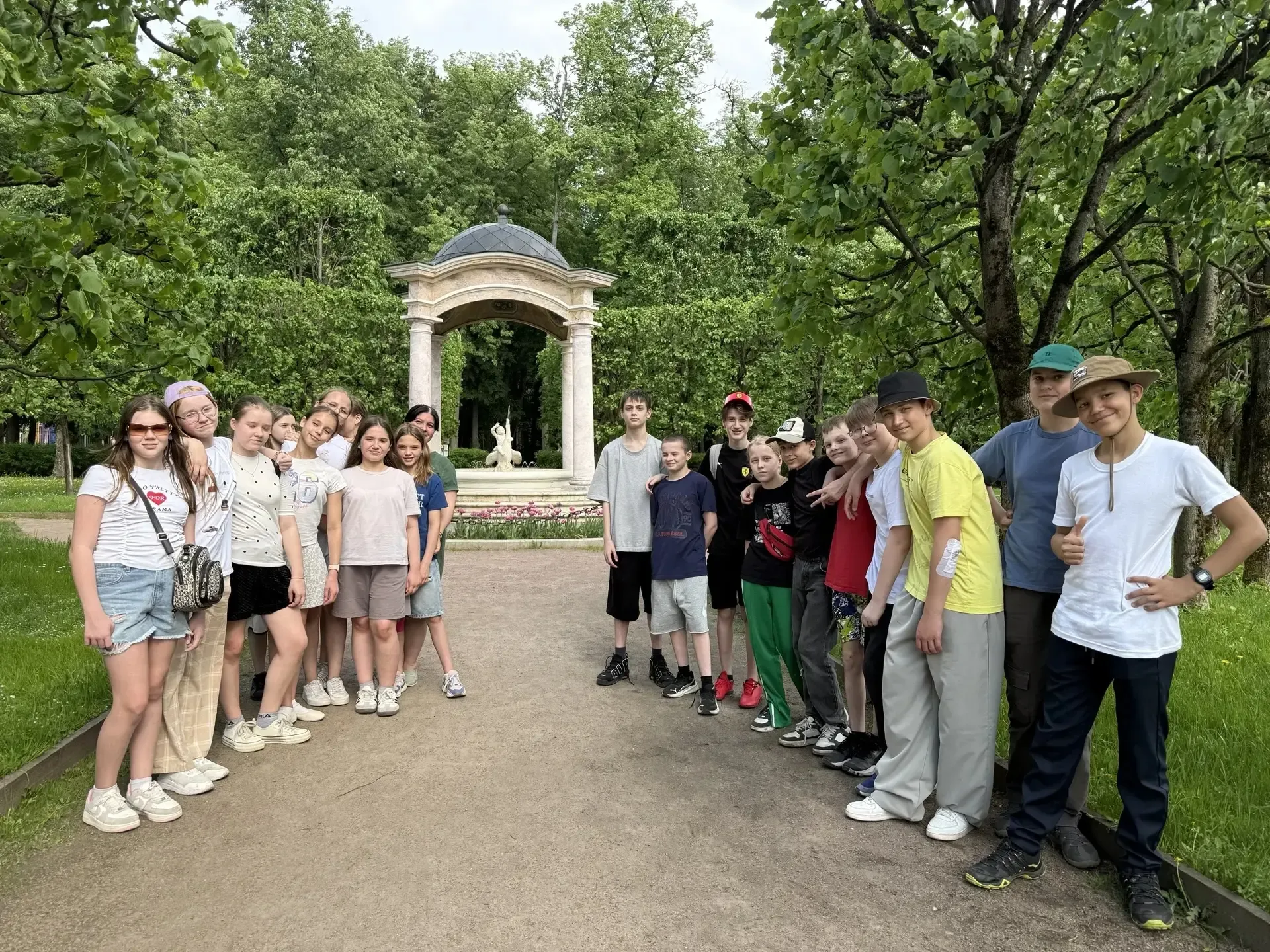 Ярким окончанием учебного года для 6-А класса стала экскурсия в императорскую  усадьбу Архангельское