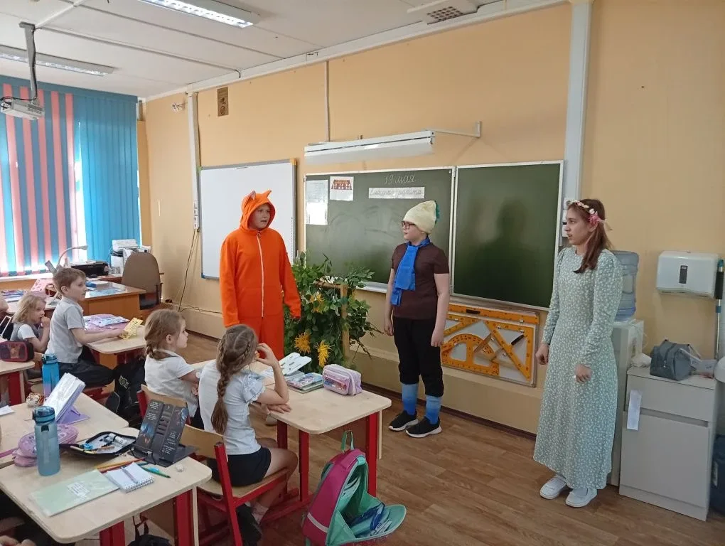 19 мая в 1Б классе встречали Эколят. Дети познакомились со сказочными героями – друзьями и защитника