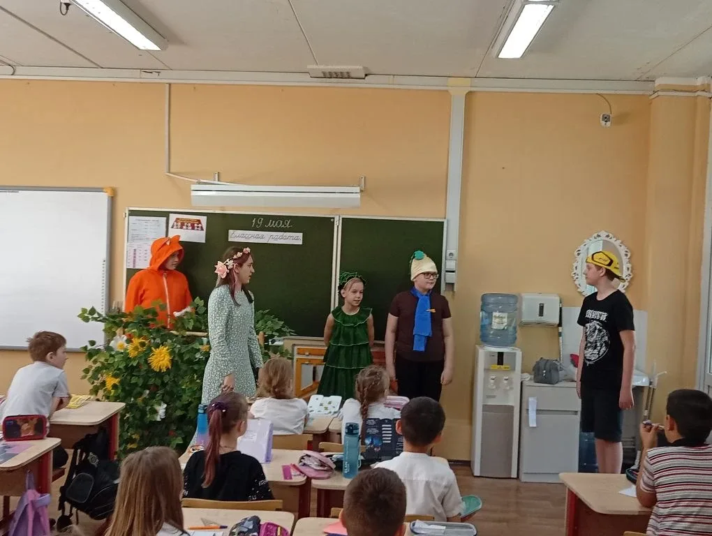 19 мая в 1Б классе встречали Эколят. Дети познакомились со сказочными героями – друзьями и защитника