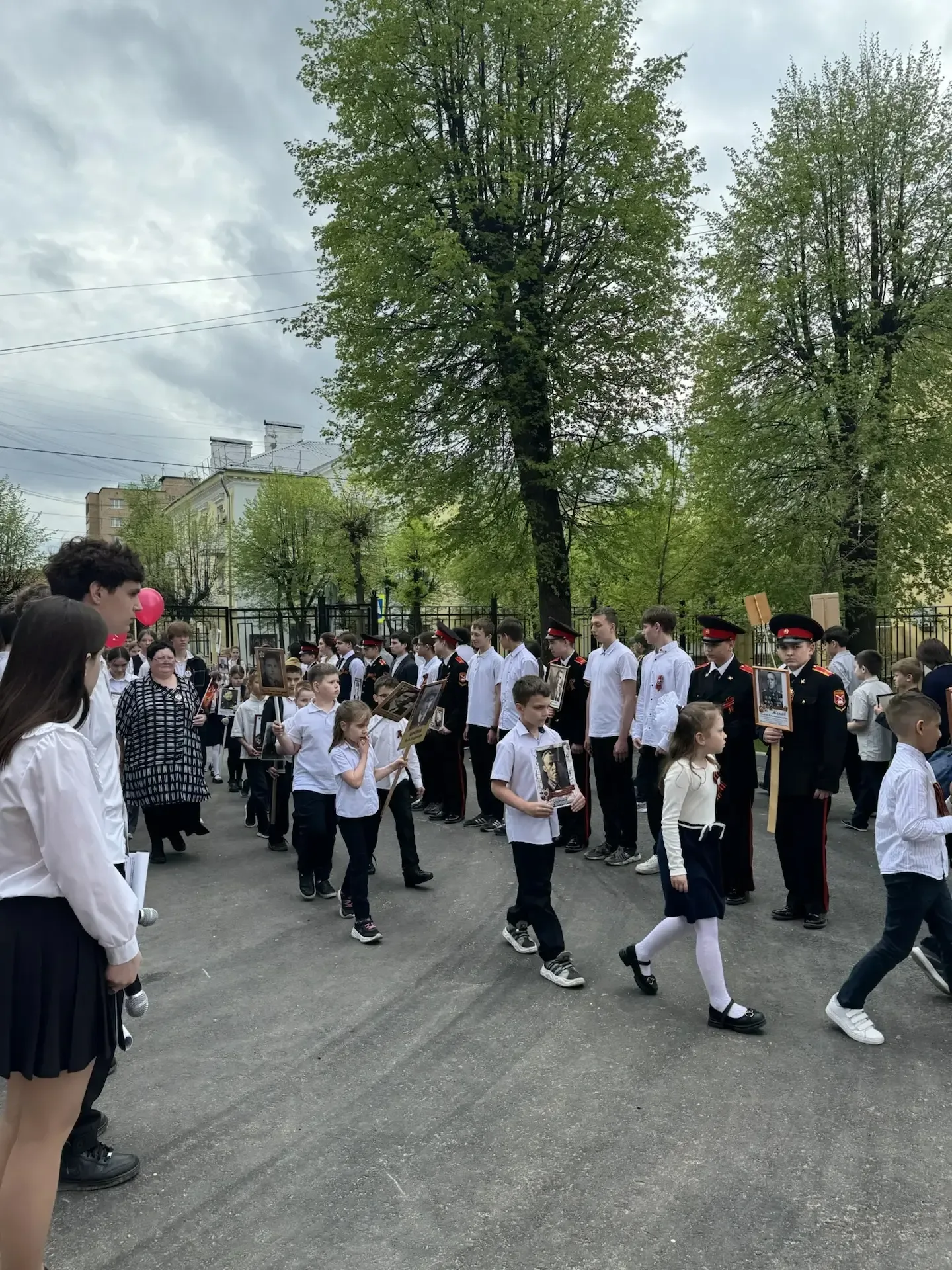 Бессмертный полк шагает по планете...  8 мая в стенах МБОУ «Школа современного образования» прозвуча