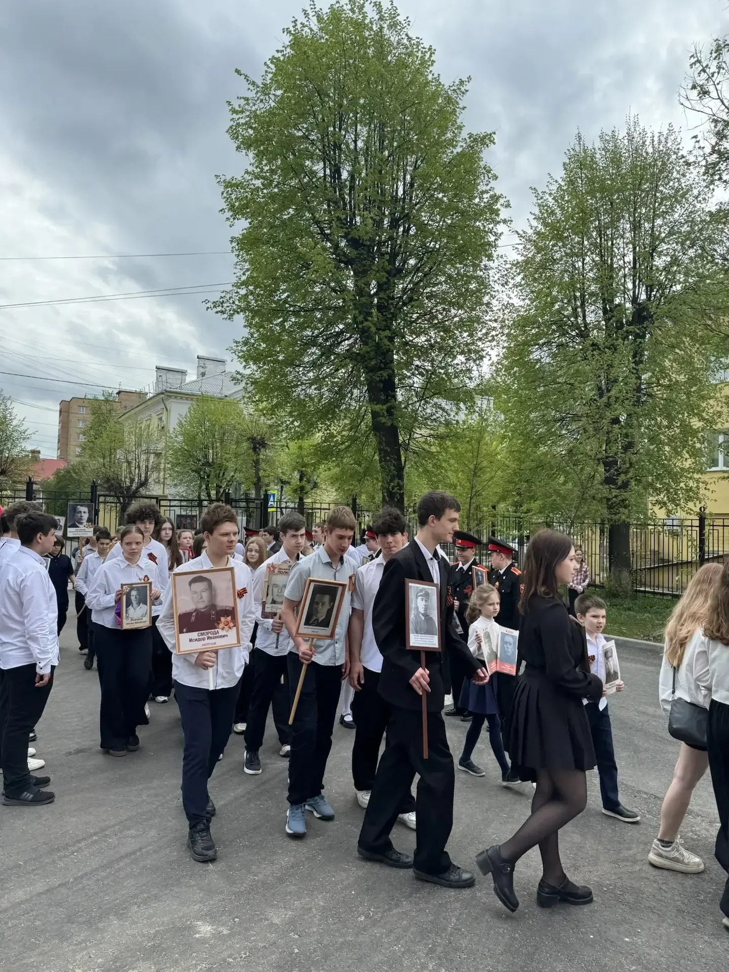 Бессмертный полк шагает по планете...  8 мая в стенах МБОУ «Школа современного образования» прозвуча