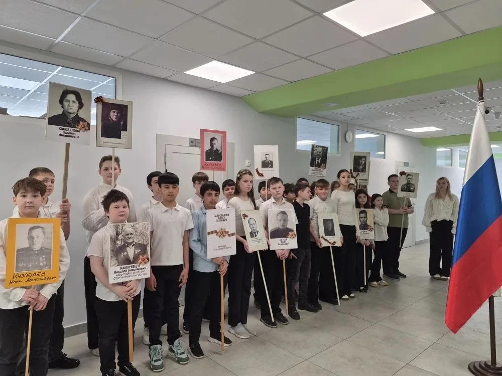 Бессмертный полк шагает по планете...  8 мая в стенах МБОУ «Школа современного образования» прозвуча