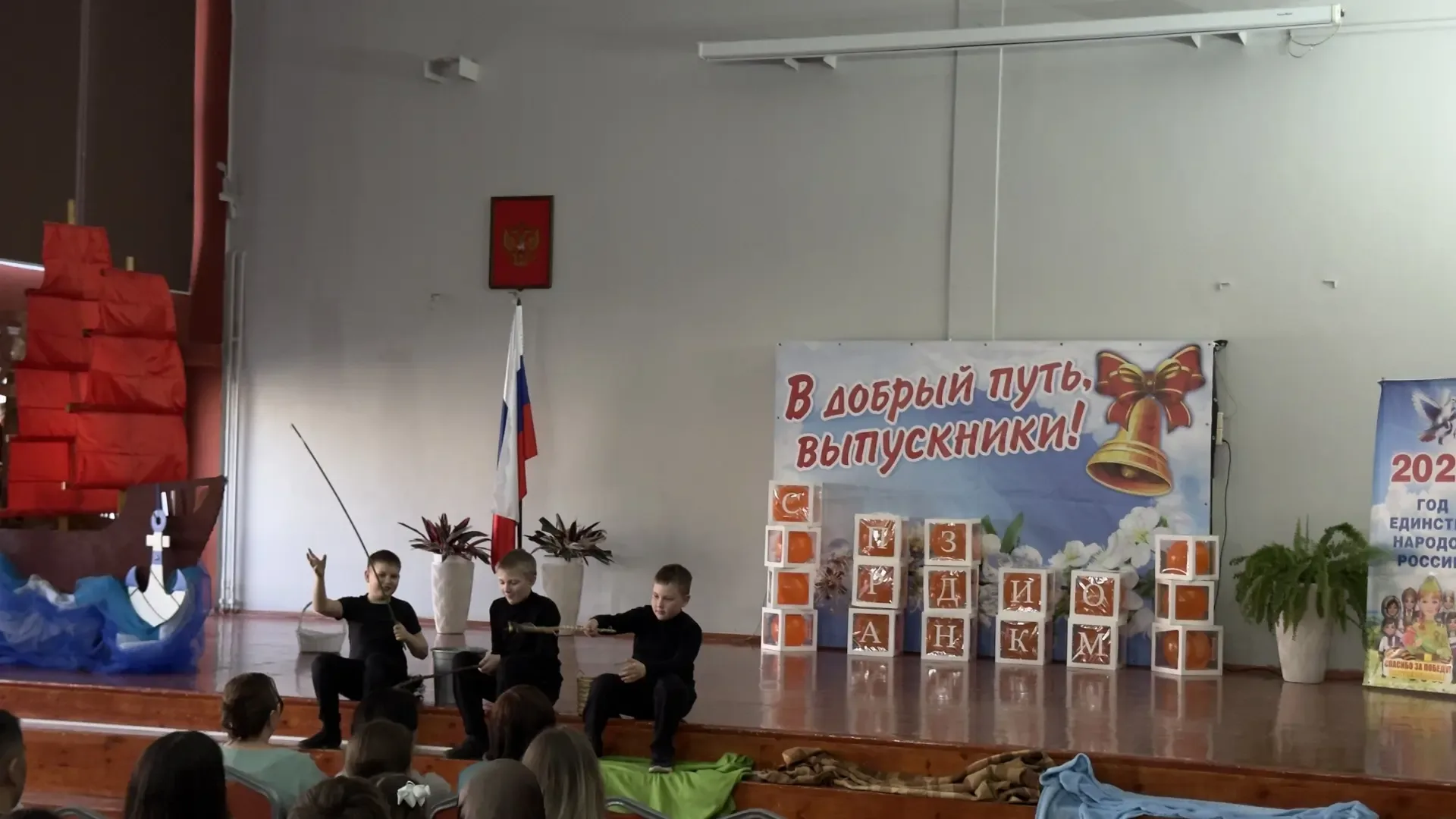 💫 В нашей школе прошел праздничный концерт «День отличника»!  Сегодня в актовом зале было по-настоящ