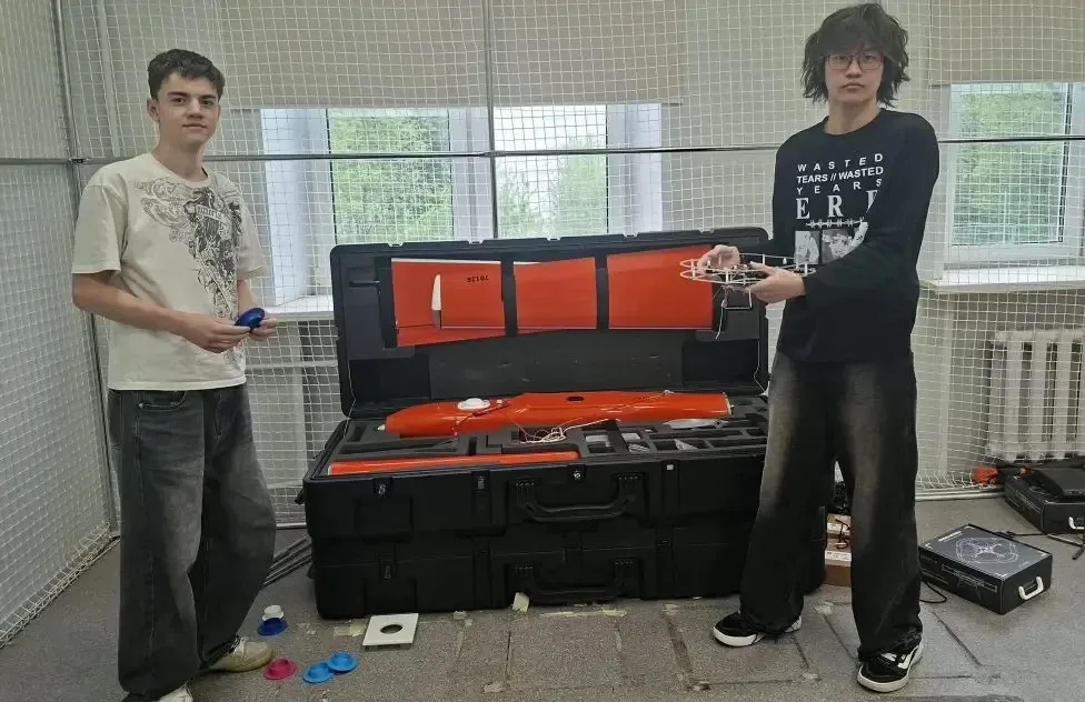 🤗«Лаборатория БПЛА: от сборки до полёта» — наши девятиклассники в деле!🙌  12 мая наши девятиклассни