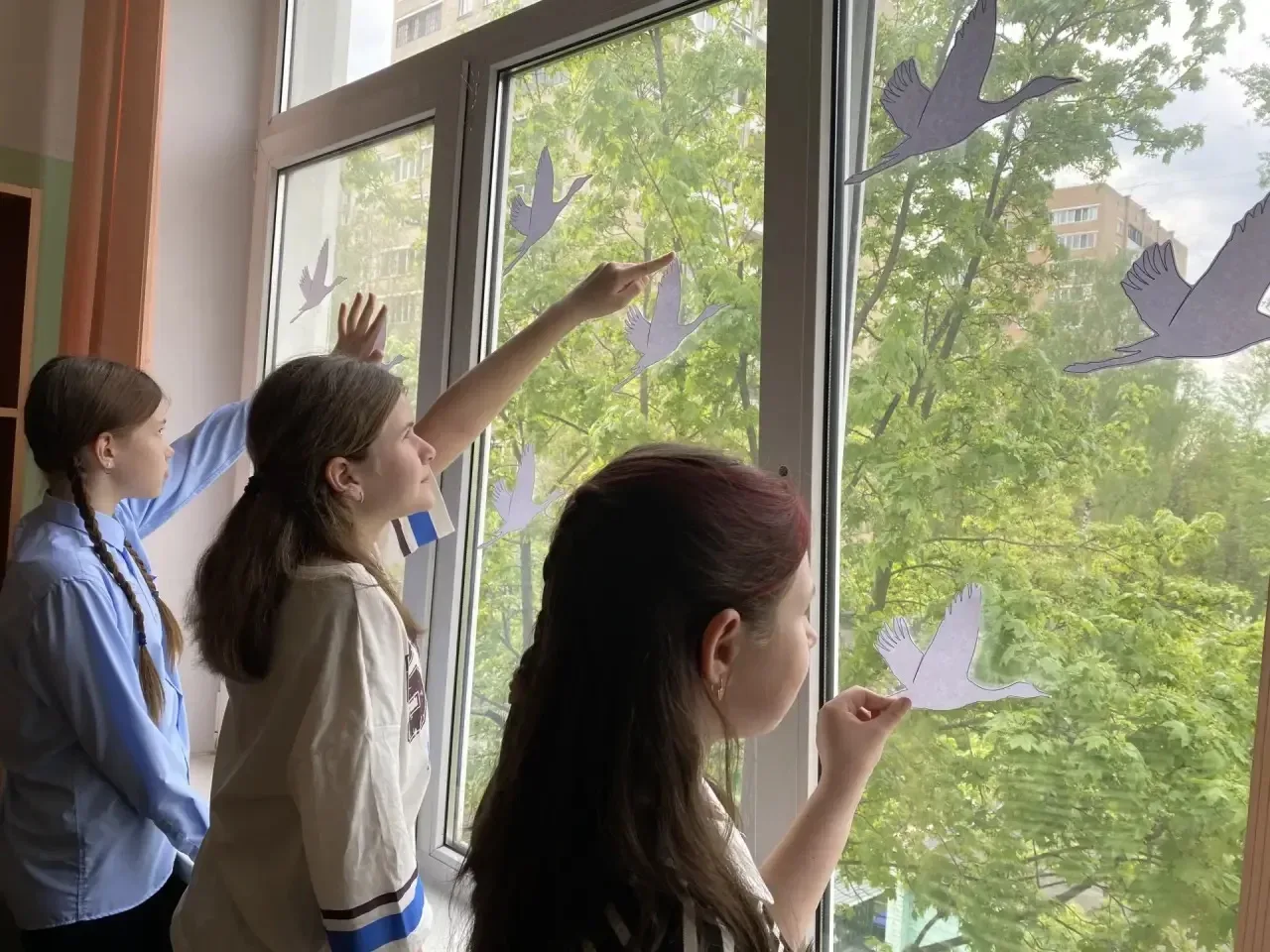 Окна Победы: память, которую видно из каждого дома! 🕊️  Каждый год, приближаясь к великому празднику