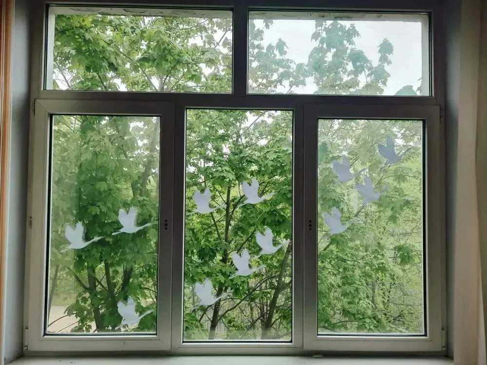 Окна Победы: память, которую видно из каждого дома! 🕊️  Каждый год, приближаясь к великому празднику