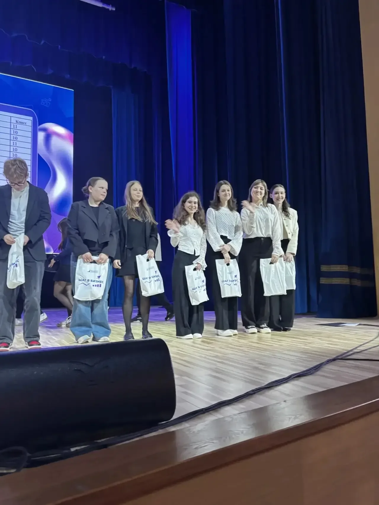 Успех предпринимательского класса 💼  Наши десятиклассники получили почётные награды. Вчера в стенах 