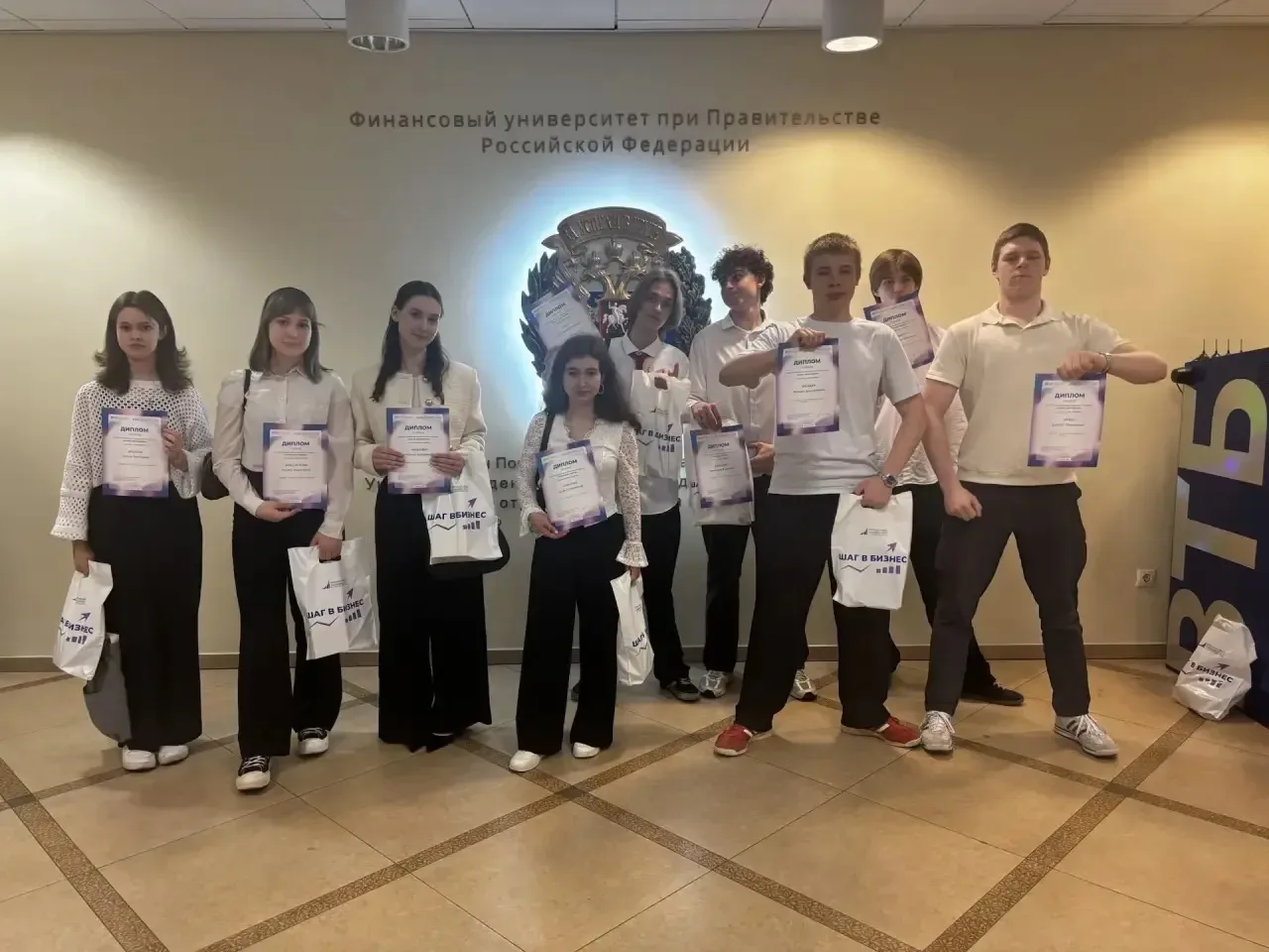 Успех предпринимательского класса 💼  Наши десятиклассники получили почётные награды. Вчера в стенах 