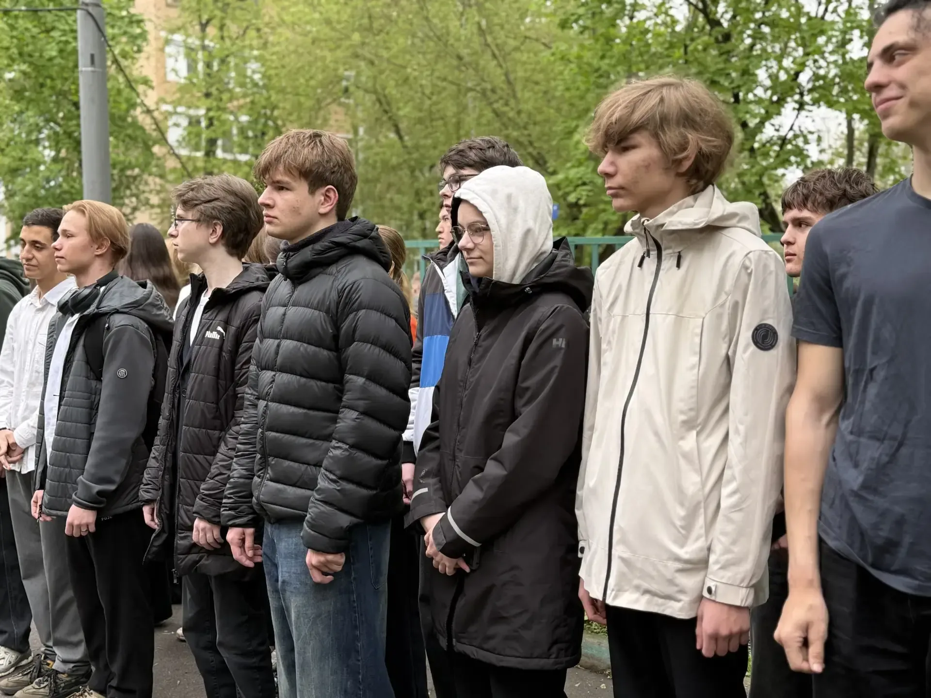 🇷🇺Несмотря на короткую неделю, утро первого учебного дня традиционно начинается с церемонии поднятия