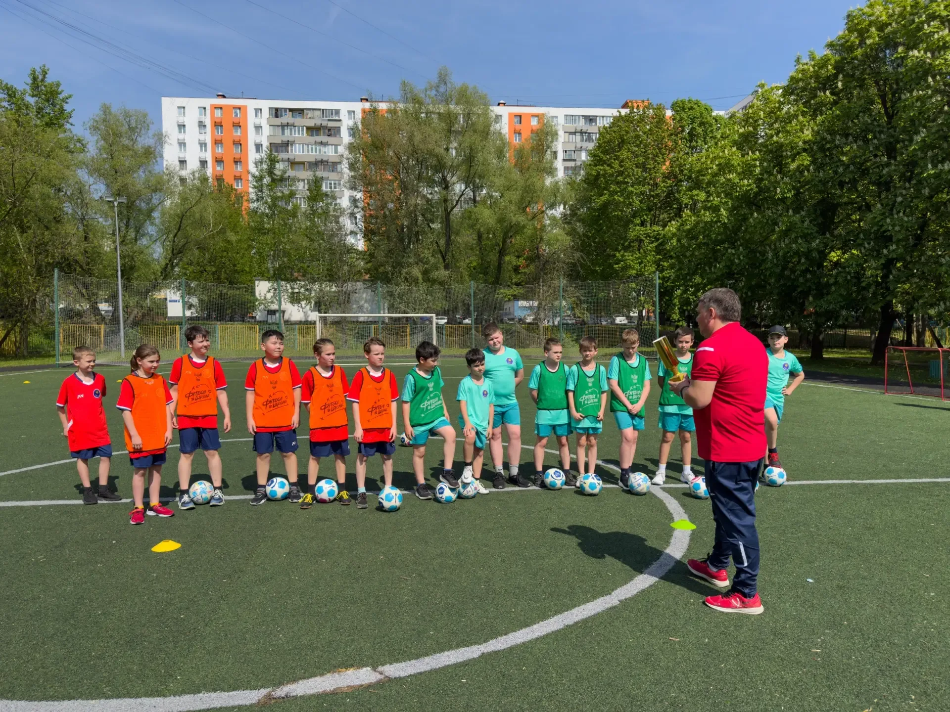🏆⚽️ «КЛАССНЫЙ КУБОК»  В рамках фестиваля «Футбол в школе» состоялся товарищеский матч «Классный кубо