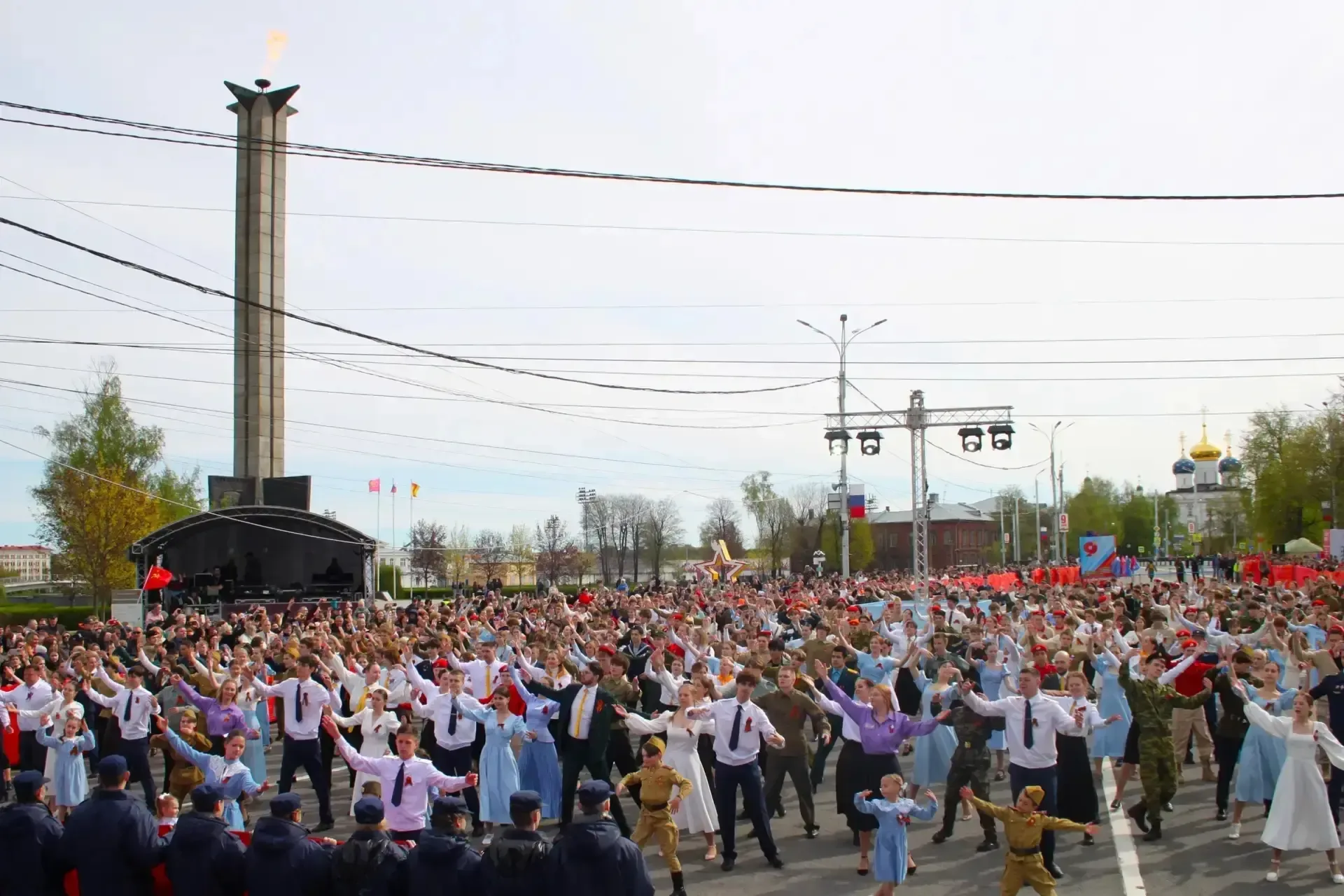 «Вальс Победы» открыл праздничные мероприятия в городе 9 мая⭐   На площади Победы прошла региональна