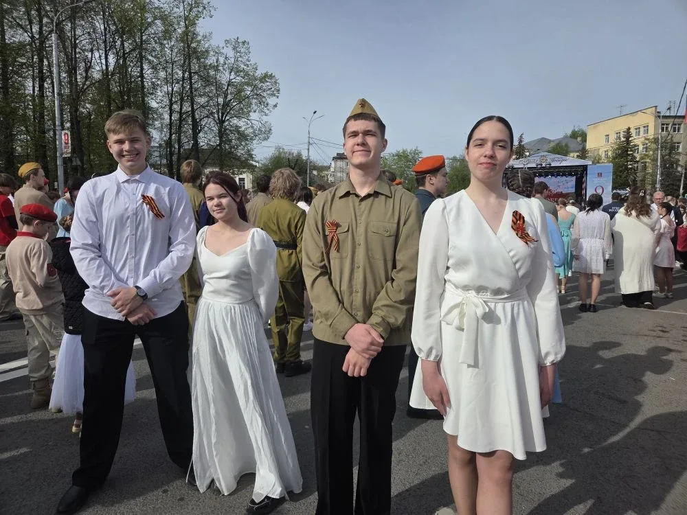 «Вальс Победы» открыл праздничные мероприятия в городе 9 мая⭐   На площади Победы прошла региональна