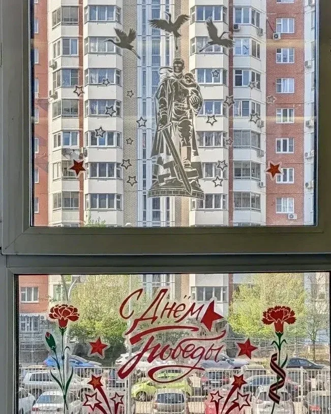 Окна, в которых живёт память  В окнах «Эврики» поселилась история. И это не просто история — это раз