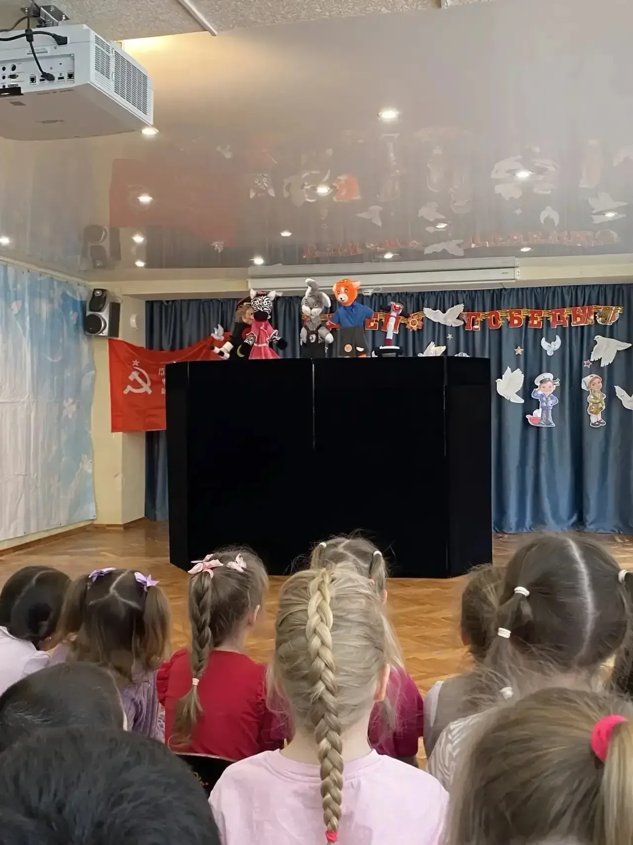 🎭 ТЕАТР ПРАВИЛ ДОРОЖНОГО ДВИЖЕНИЯ!  С 28 по 30 апреля в каждом дошкольном здании нашей #школа771 для