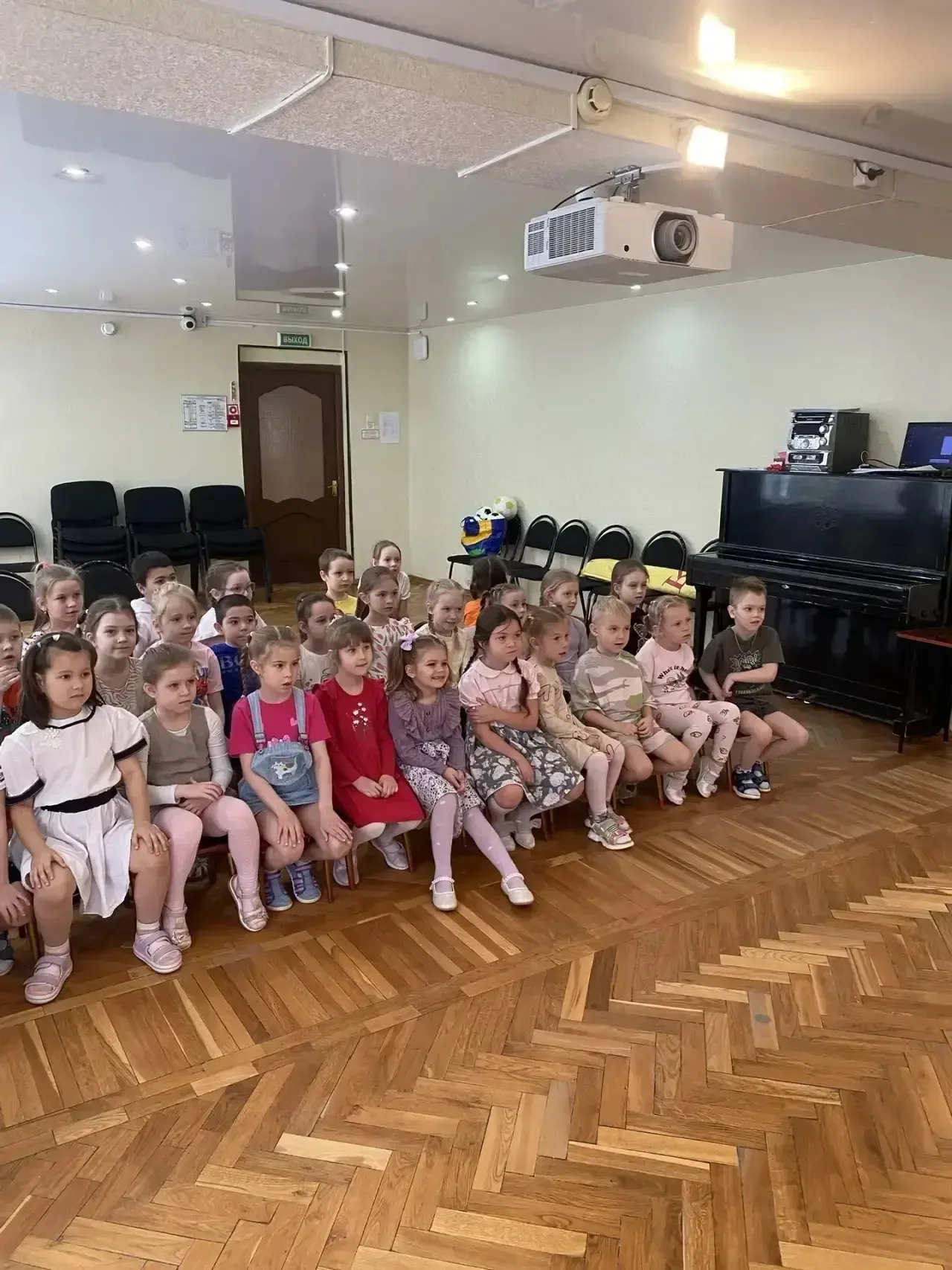 🎭 ТЕАТР ПРАВИЛ ДОРОЖНОГО ДВИЖЕНИЯ!  С 28 по 30 апреля в каждом дошкольном здании нашей #школа771 для