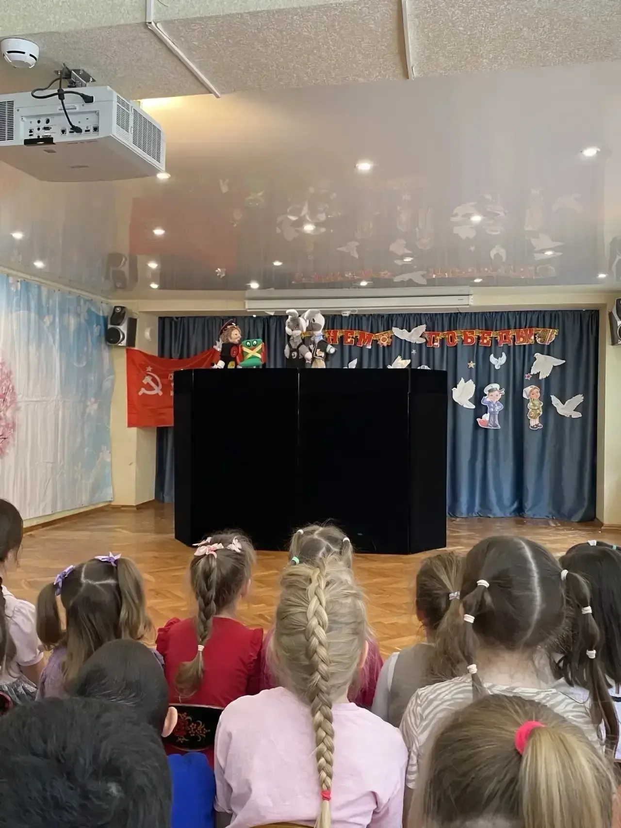 🎭 ТЕАТР ПРАВИЛ ДОРОЖНОГО ДВИЖЕНИЯ!  С 28 по 30 апреля в каждом дошкольном здании нашей #школа771 для