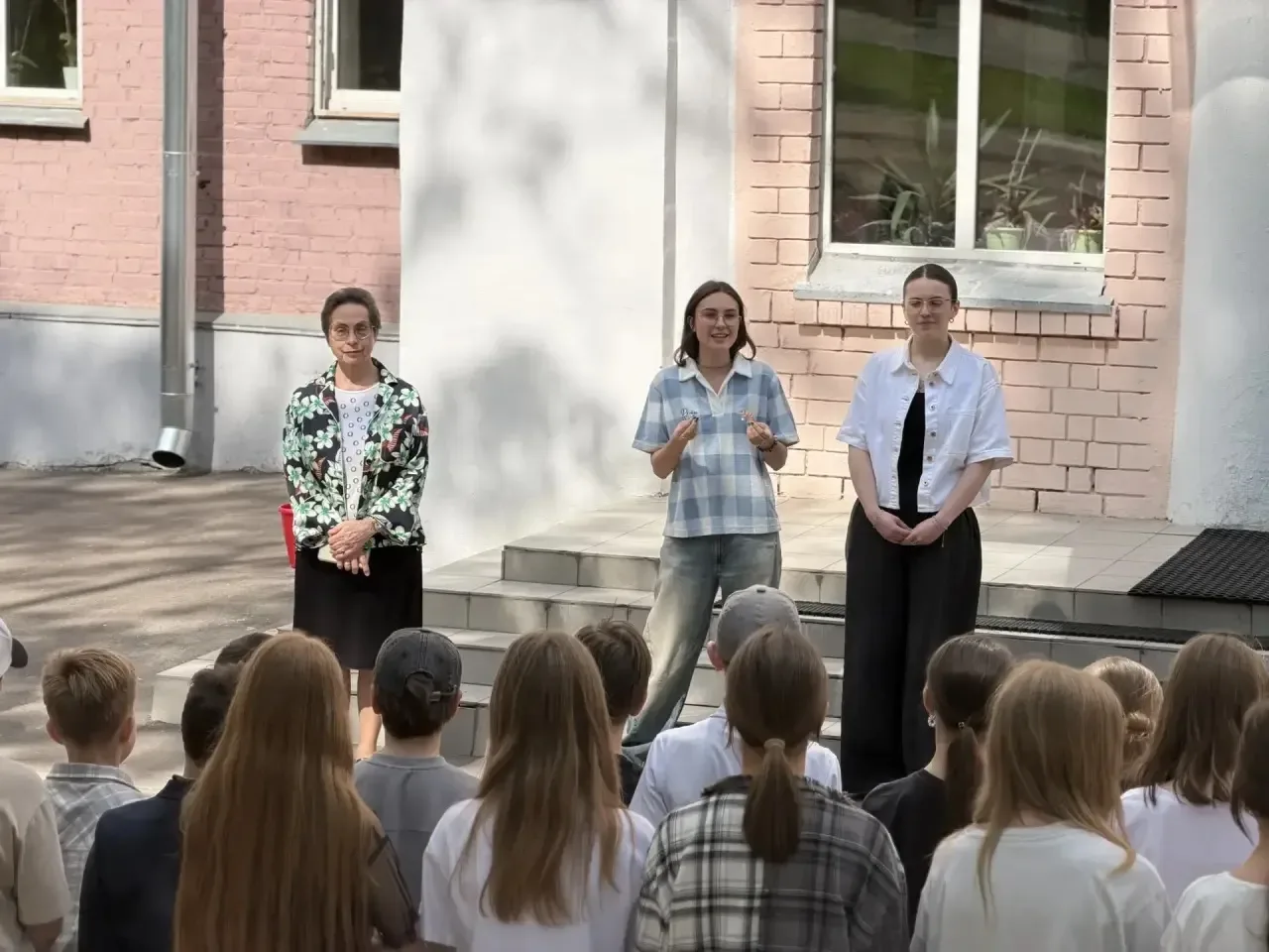 ТРАДИЦИИ, КОТОРЫЕ ОБЪЕДИНЯЮТ 🌹  🏫На этой неделе в школе №1251 имени генерала Шарля де Голля прошла о