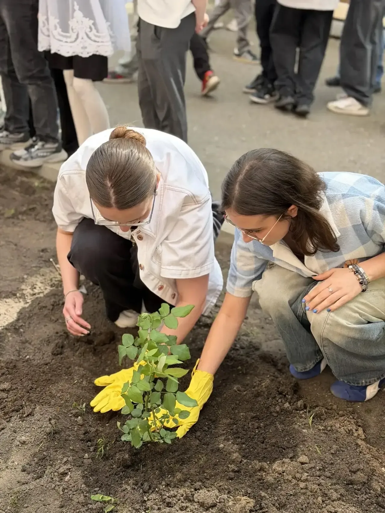 ТРАДИЦИИ, КОТОРЫЕ ОБЪЕДИНЯЮТ 🌹  🏫На этой неделе в школе №1251 имени генерала Шарля де Голля прошла о