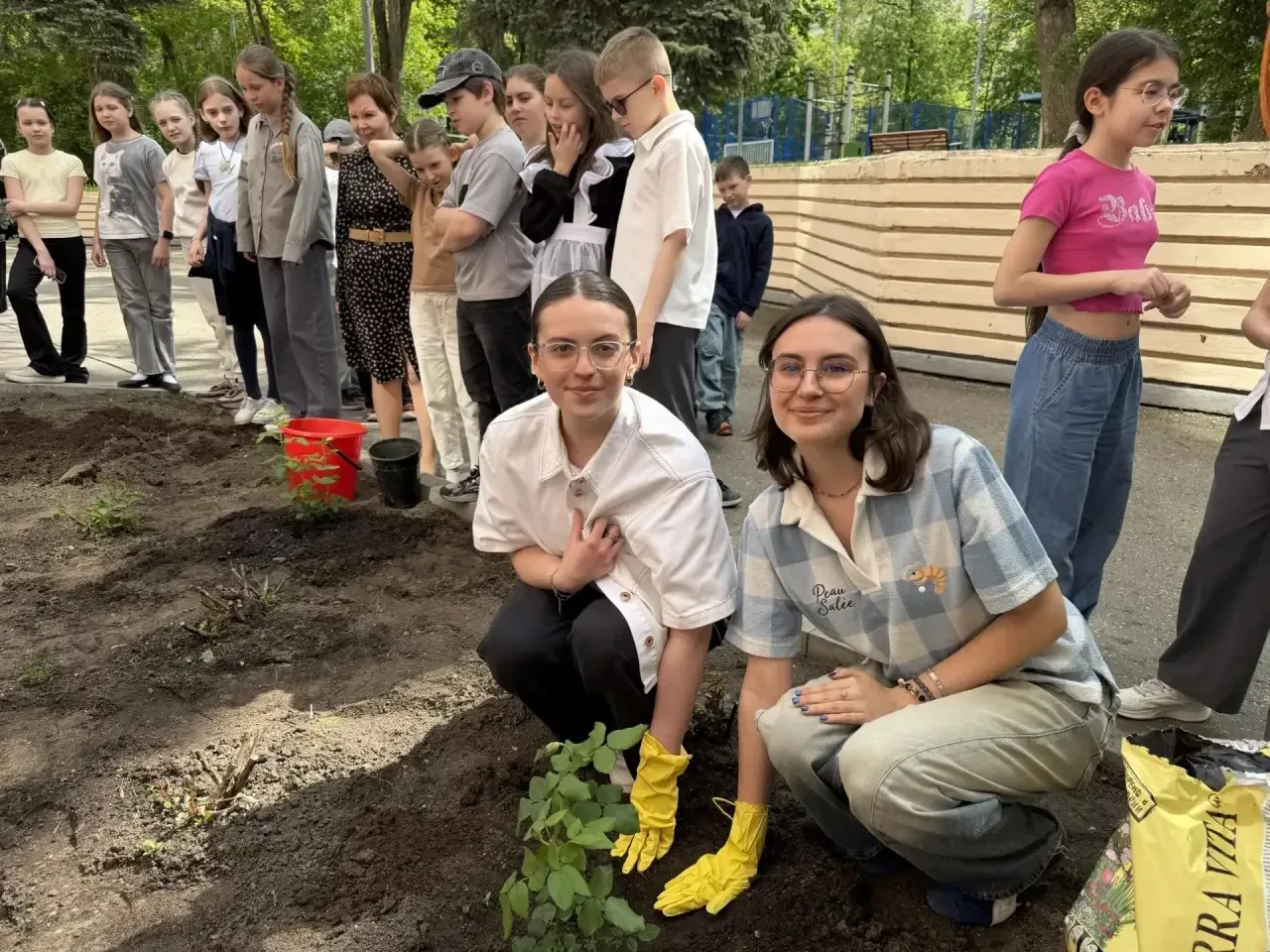 ТРАДИЦИИ, КОТОРЫЕ ОБЪЕДИНЯЮТ 🌹  🏫На этой неделе в школе №1251 имени генерала Шарля де Голля прошла о
