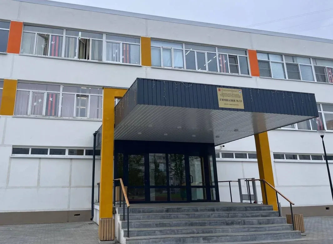 МАОУ гимназия 13 принимает участие в акции "Окна Победы" в рамках Марафона "Наследники Победы". В эт
