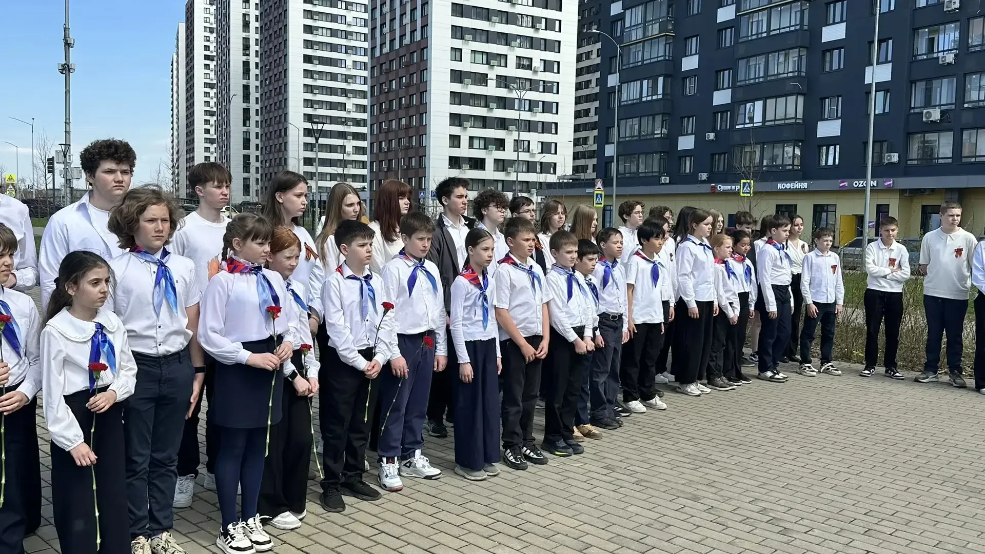 Марафон "Наследники Победы" продолжается!   Сегодня, 4 мая, ученики МАОУ гимназии 13 приняли участие