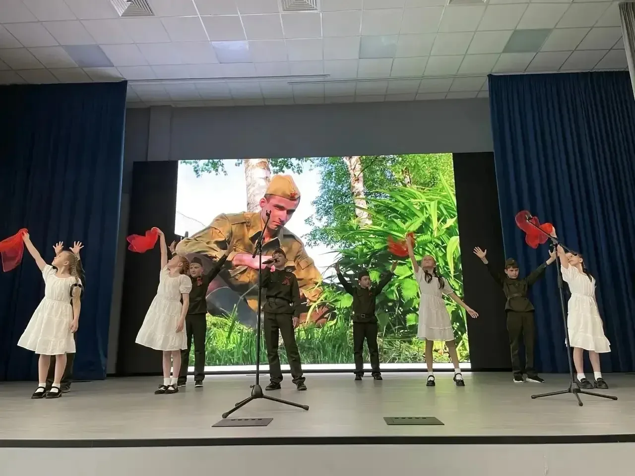 🕊️ Сегодня в стенах нашего Лицея прошел конкурс литературно-музыкальных композиций «И всё той весне…