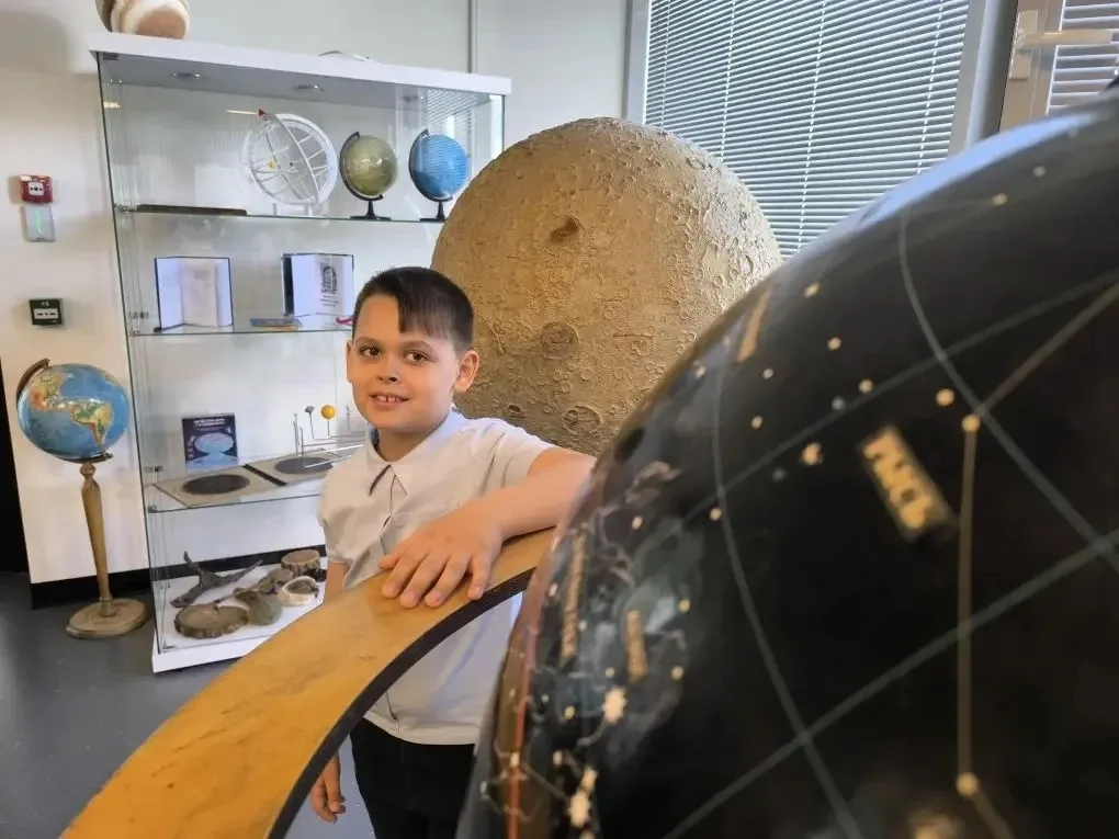 🚀 Поздравляем с успехом в городском конкурсе!   🌌 Ученик 2 «А» класса Михаил под руководством Татьян