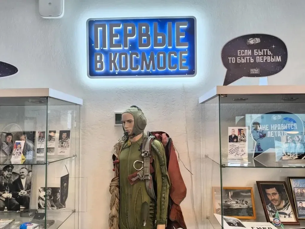 🚀 Поздравляем с успехом в городском конкурсе!   🌌 Ученик 2 «А» класса Михаил под руководством Татьян