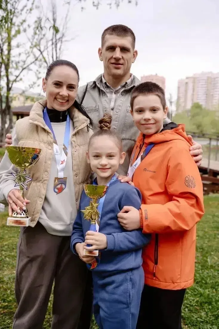 🏃‍♀️ 9 мая ученица 2 «В» класса Лера приняла участие в забеге «Наследники Победы», который прошёл в 