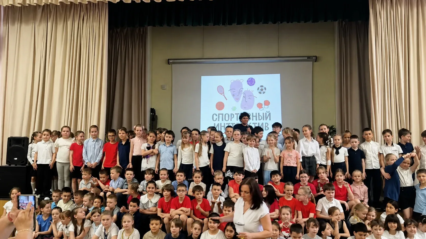🏫  В 1 корпусе нашей школы прошёл «Спортивный интерактив» — мастер-класс по гандболу от олимпийской 