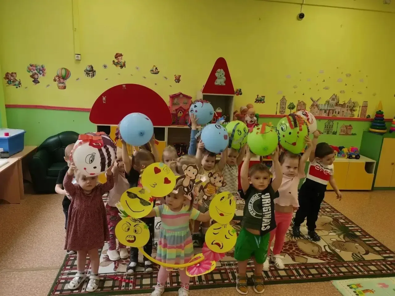 👶🏼Малыши на связи!  Ребята совершили увлекательное путешествие в мир чувств: учились распознавать ра