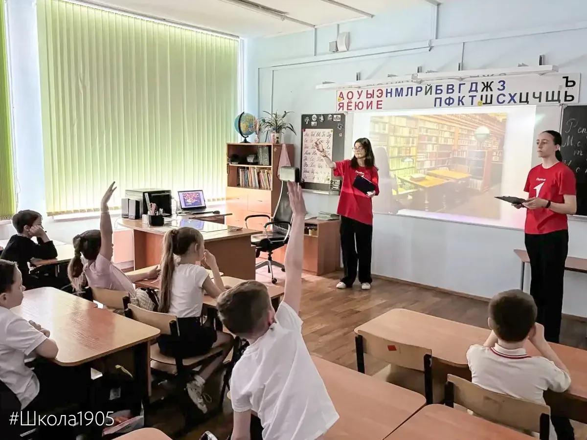 🤝 Учат и учатся  Наши «Орлята России» познакомились с новым треком — «Орлёнок — Хранитель историческ
