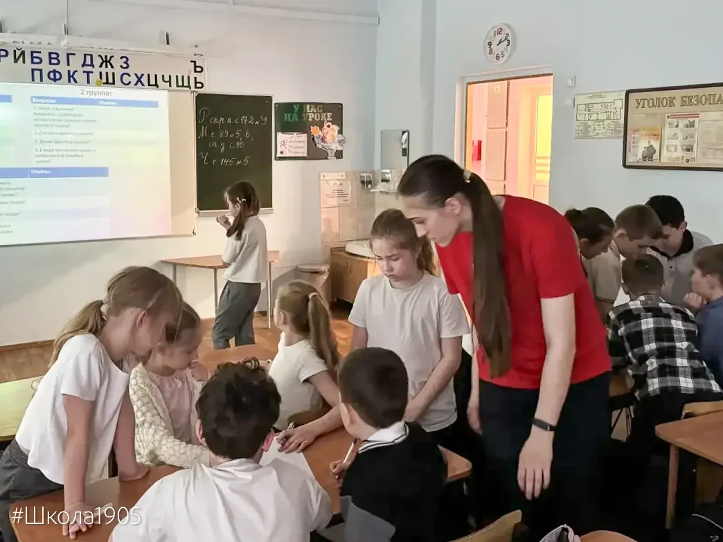 🤝 Учат и учатся  Наши «Орлята России» познакомились с новым треком — «Орлёнок — Хранитель историческ