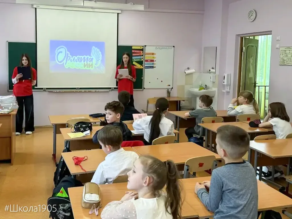🤝 Учат и учатся  Наши «Орлята России» познакомились с новым треком — «Орлёнок — Хранитель историческ